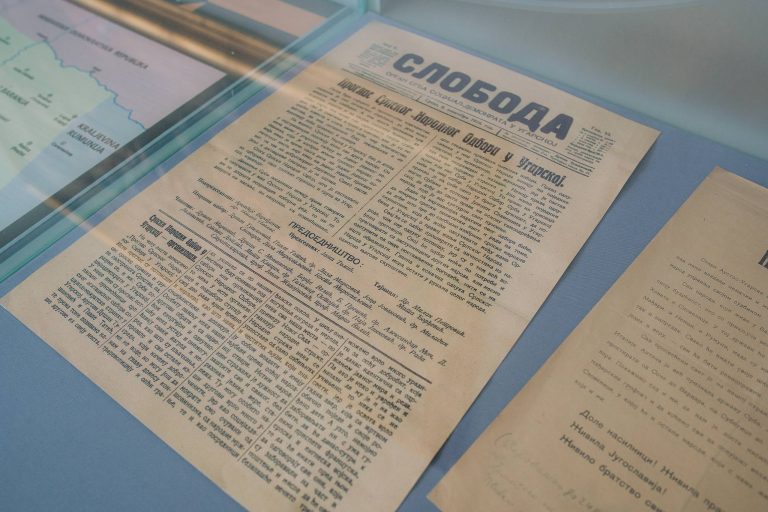 Naslovna strana lista Sloboda izložena u Muzeju Vojvodine