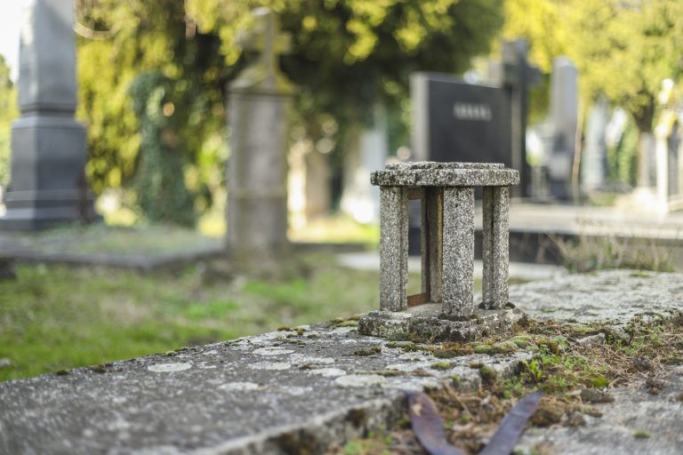 Almaško groblje Novi Sad